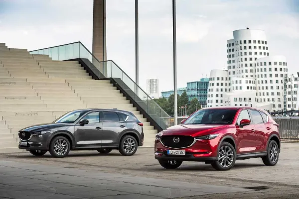Atnaujinta „Mazda CX-5“ – su naktį pėsčiuosius atpažįstančia sistema