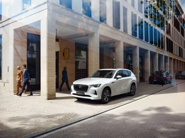 „Mazda“ Europoje pristatė pirmąjį savo iš tinklo įkraunamą hibridą – CX-60 modelį