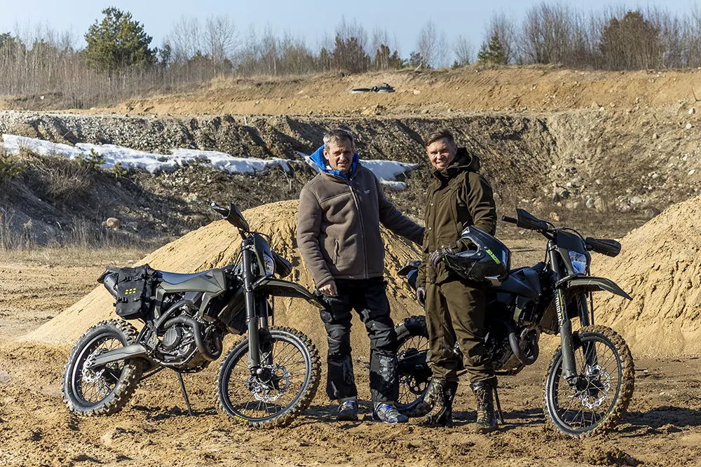 Lietuviai Ukrainos kariams siunčia motociklus