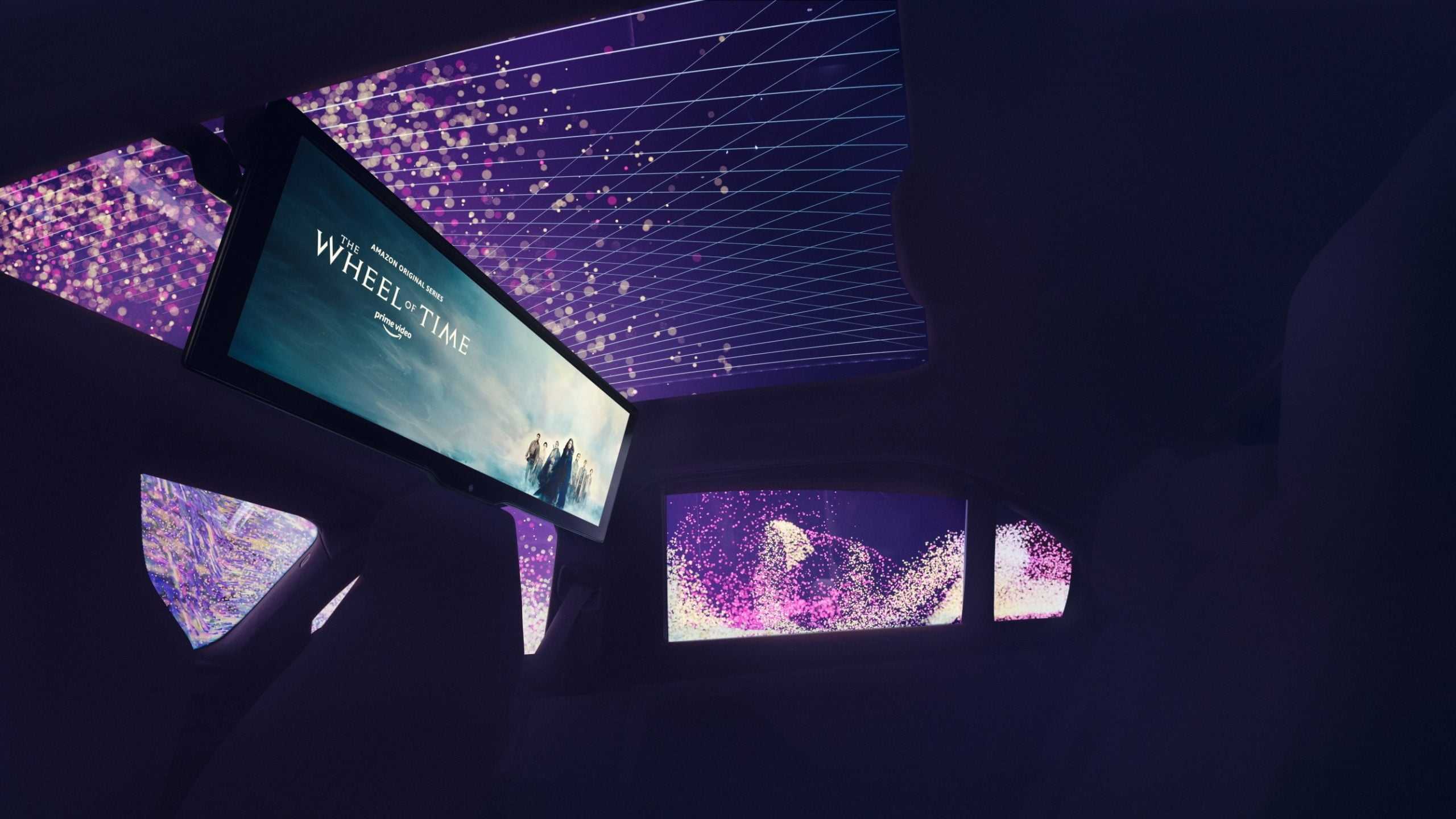 Kino teatras automobilyje – BMW integravo 79 cm skersmens ekraną