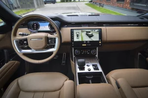 Naujieji „Range Rover“ pristatyti pirmiesiems klientams Lietuvoje