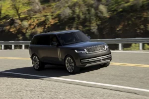 „Jaguar Land Rover“ skelbia ambicingus tvarumo tikslus, kurie nustatys naujus prabangių automobilių pramonės standartus