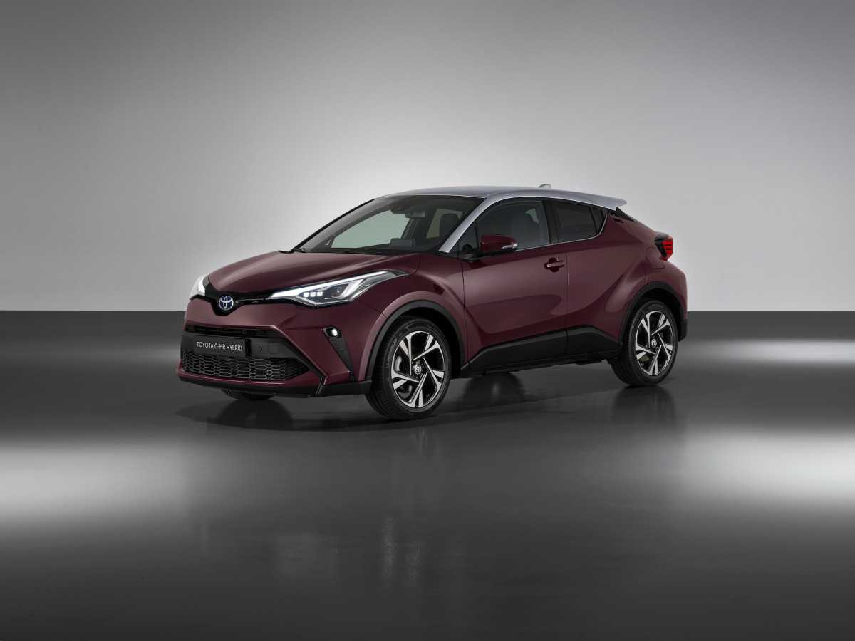 „Toyota“ pristatė atnaujintą 2022 m. C-HR krosoverį
