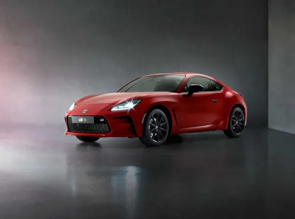 „Toyota“ pristato naująjį sportinį automobilį GR 86