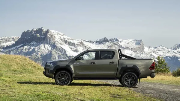 Prestižiniame konkurse „Toyota Hilux“ pelnė „Metų pikapo“ apdovanojimą