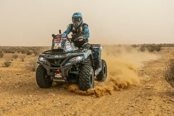 „CFMOTO RACING TEAM“ šiandien važiavo lyg Marso kanjonais