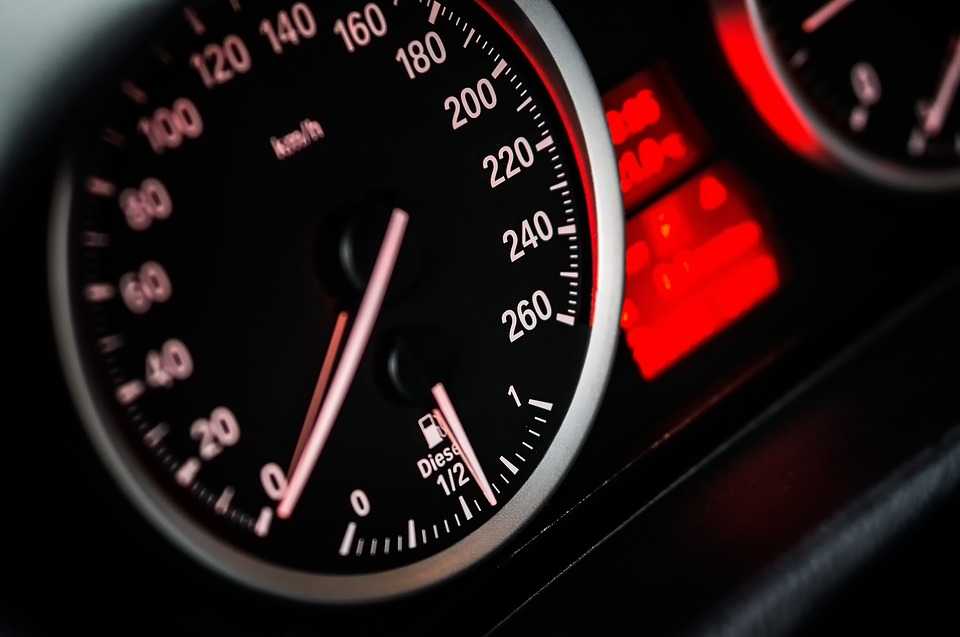 Vairuotojai įpročio viršyti greitį neatsikrato: pažeidimų skaičius šiemet – netoli milijono