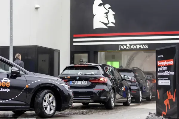 Pasiektas Lietuvos rekordas: per valandą nuplauta 270 automobilių