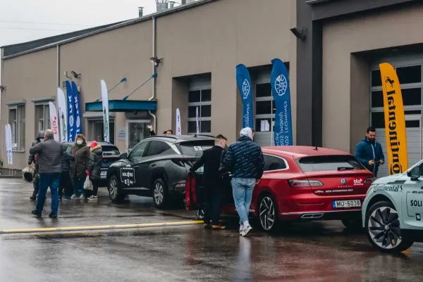 Metų automobilio konkurse - galvosūkis dėl variklių skaičiaus