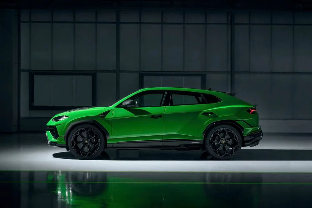 Lamborghini Urus Performante – pakelta Super SUV kartelė. Molto caldo !