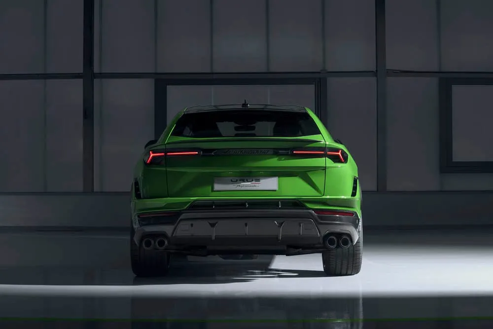 Lamborghini Urus Performante – pakelta Super SUV kartelė. Molto caldo !