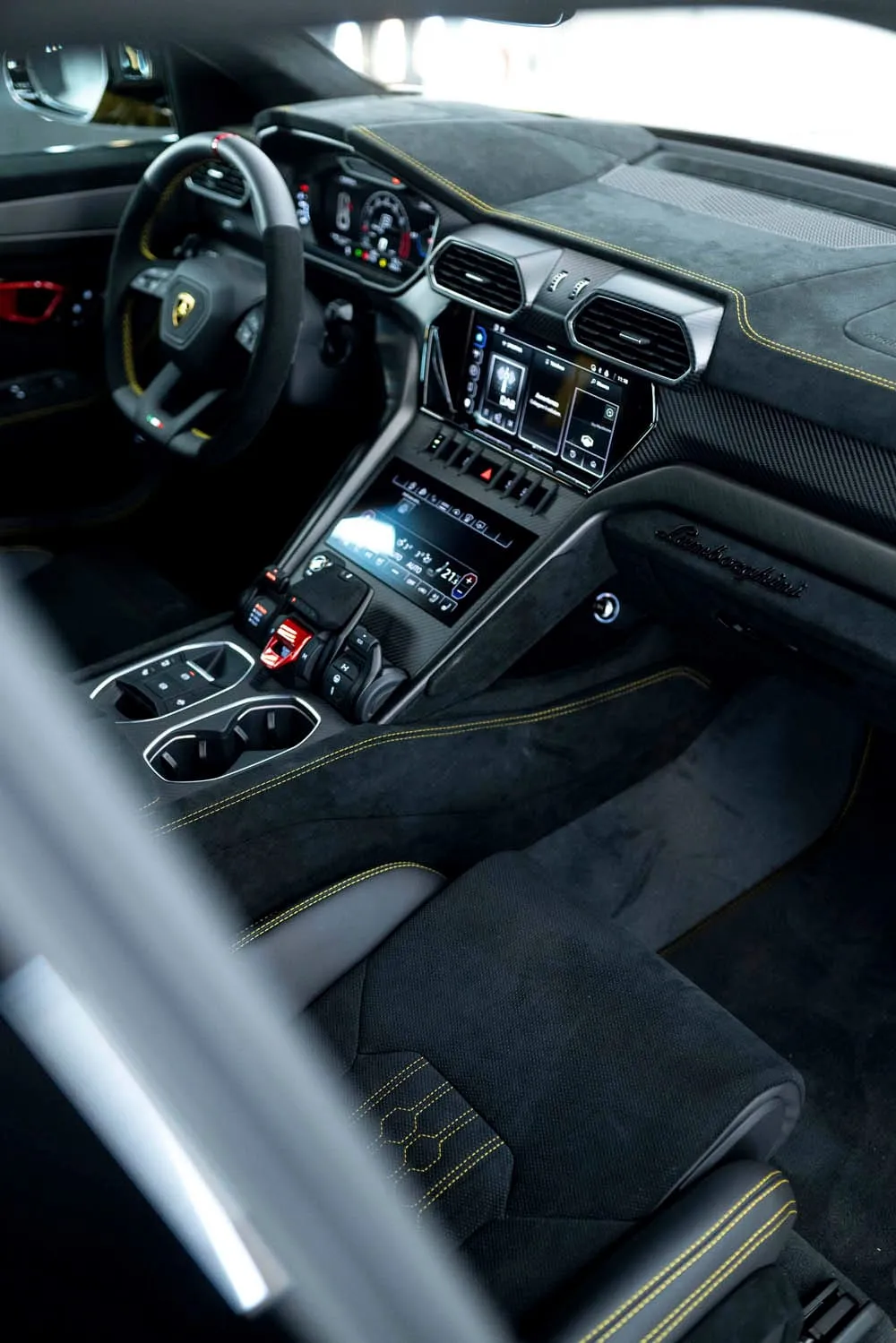 Lamborghini Urus Performante – pakelta Super SUV kartelė. Molto caldo !