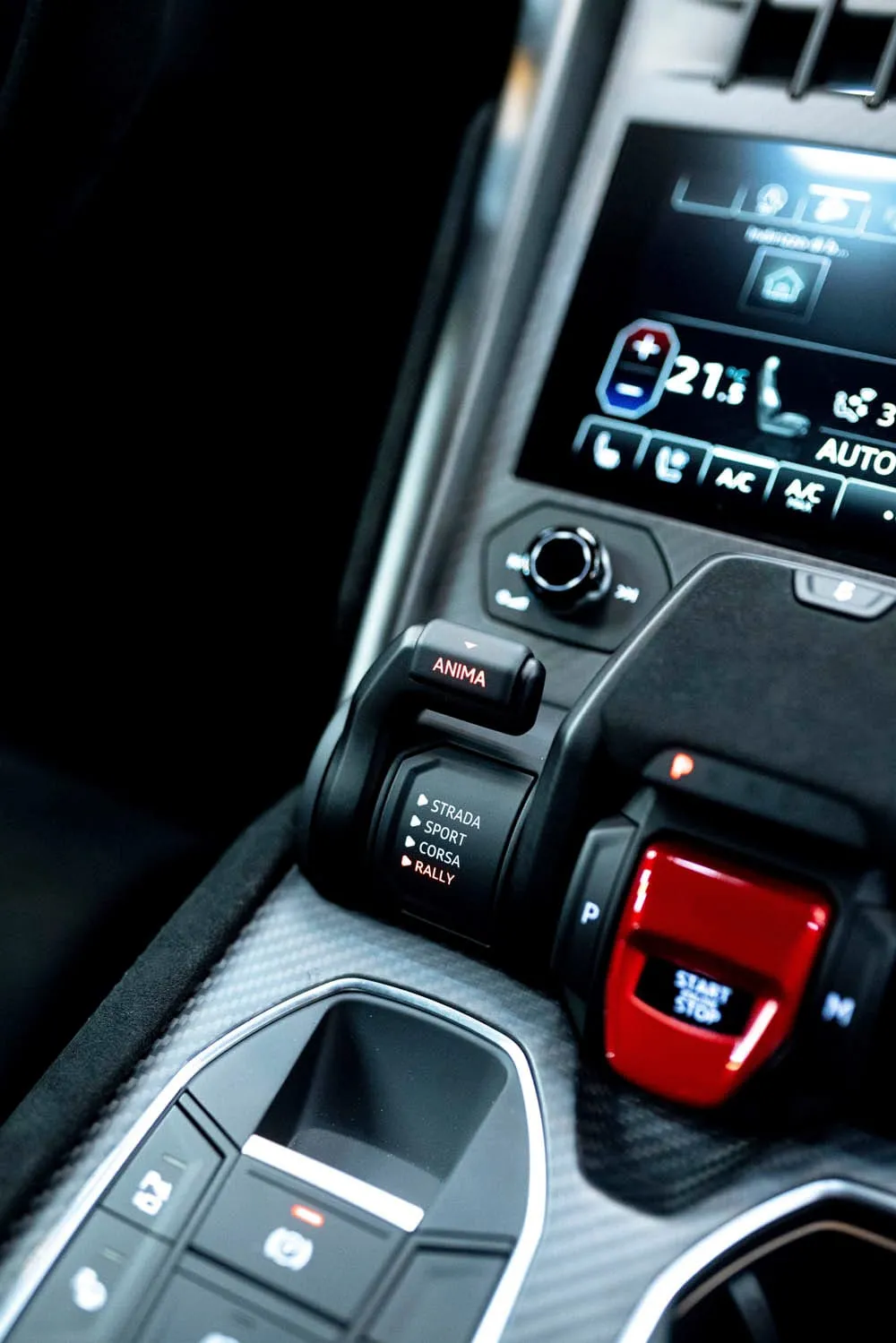 Lamborghini Urus Performante – pakelta Super SUV kartelė. Molto caldo !