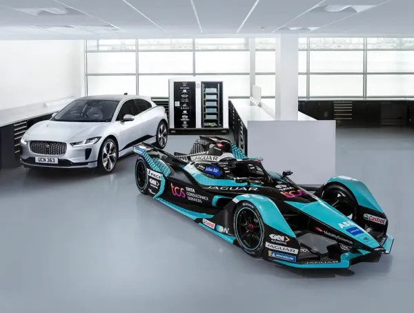 „Jaguar Land Rover“ elektromobilio „I-Pace“ baterijoms suteikia antrą gyvenimą