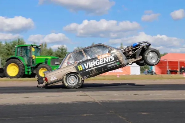 Į „drago“ varžybas atvyks legenda tapęs lietuvis, sukonstravęs reaktyvinį automobilį ir lėkęs F1 greičiu