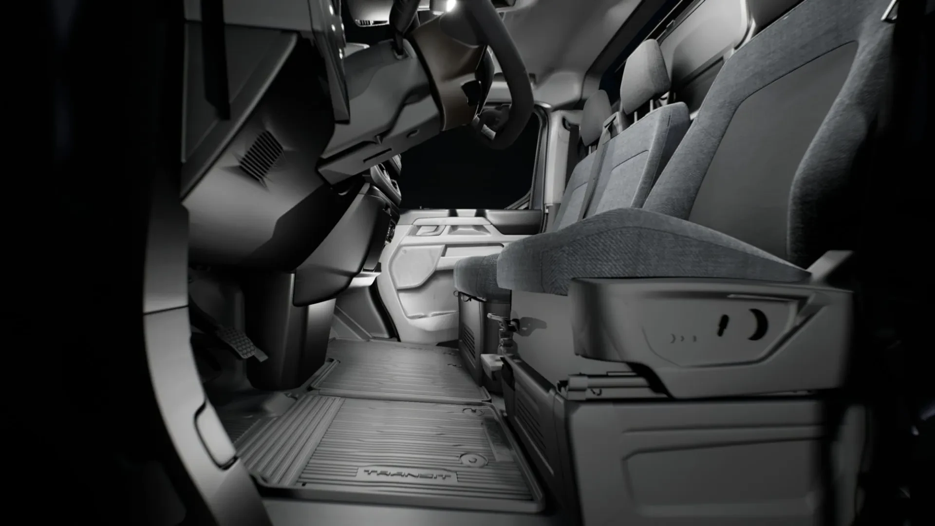 Ford E-Transit Custom: oro pagalvė lubose, dinamikos valdymas vienu pedalu, vairas tampa stalu