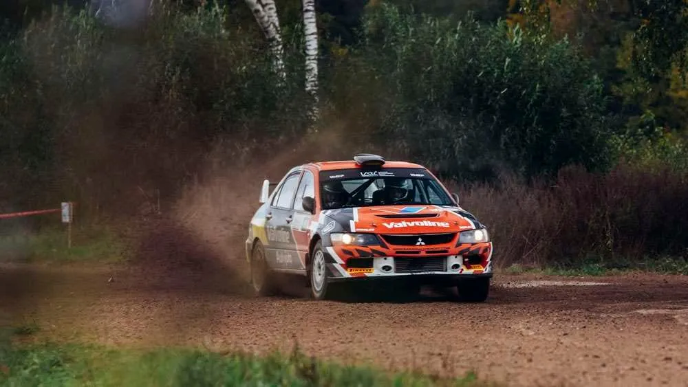Pirmąją „Samsonas Rally Utena“ dieną tempą diktavo ekipažas iš Suomijos
