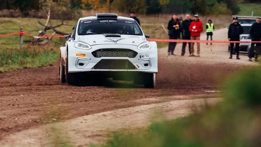 Pirmąją „Samsonas Rally Utena“ dieną tempą diktavo ekipažas iš Suomijos