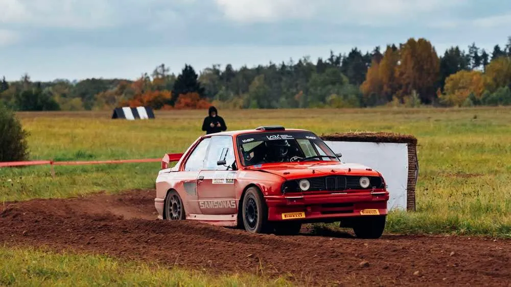 Pirmąją „Samsonas Rally Utena“ dieną tempą diktavo ekipažas iš Suomijos