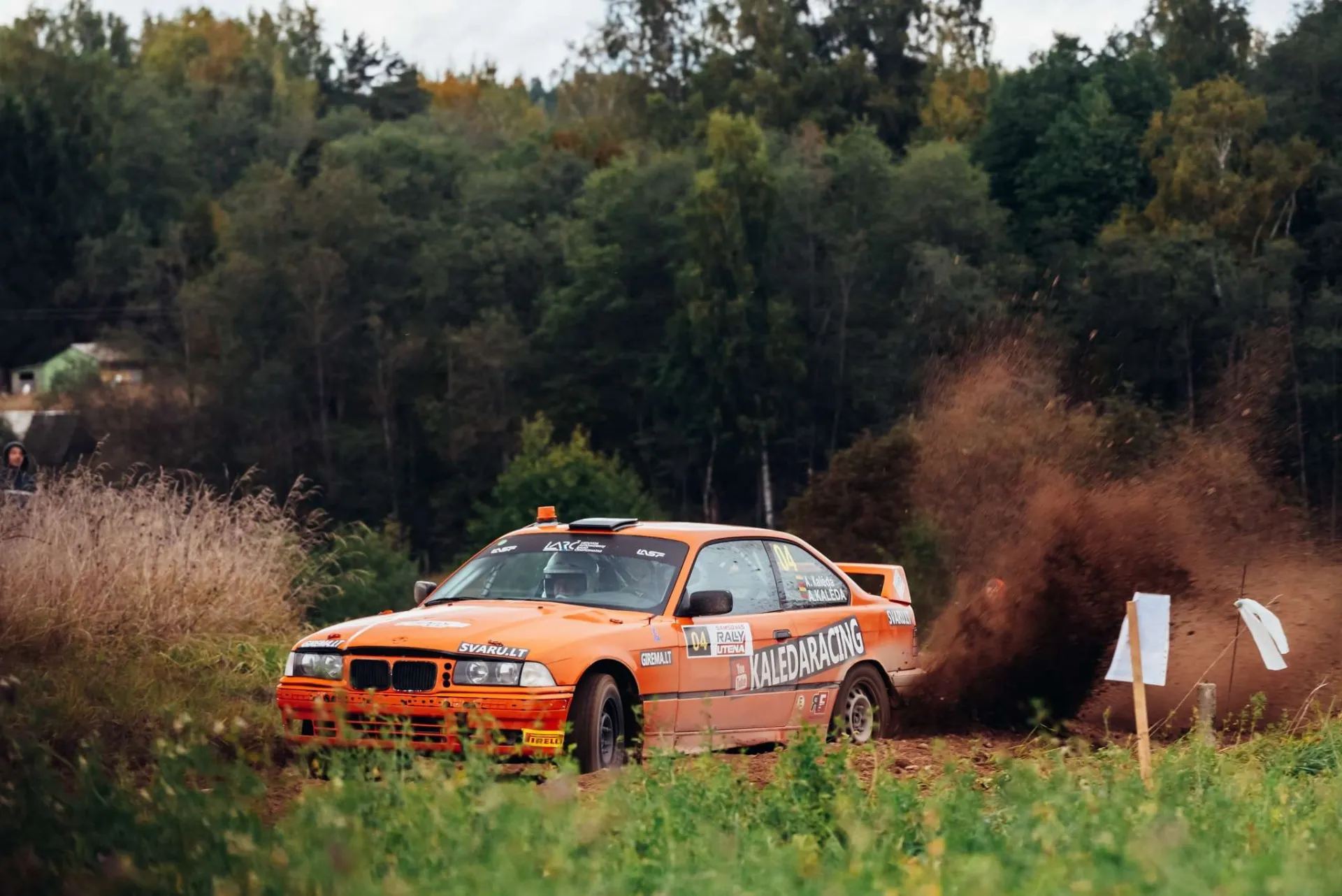Pirmąją „Samsonas Rally Utena“ dieną tempą diktavo ekipažas iš Suomijos