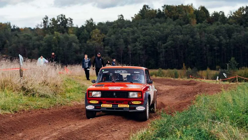 Pirmąją „Samsonas Rally Utena“ dieną tempą diktavo ekipažas iš Suomijos