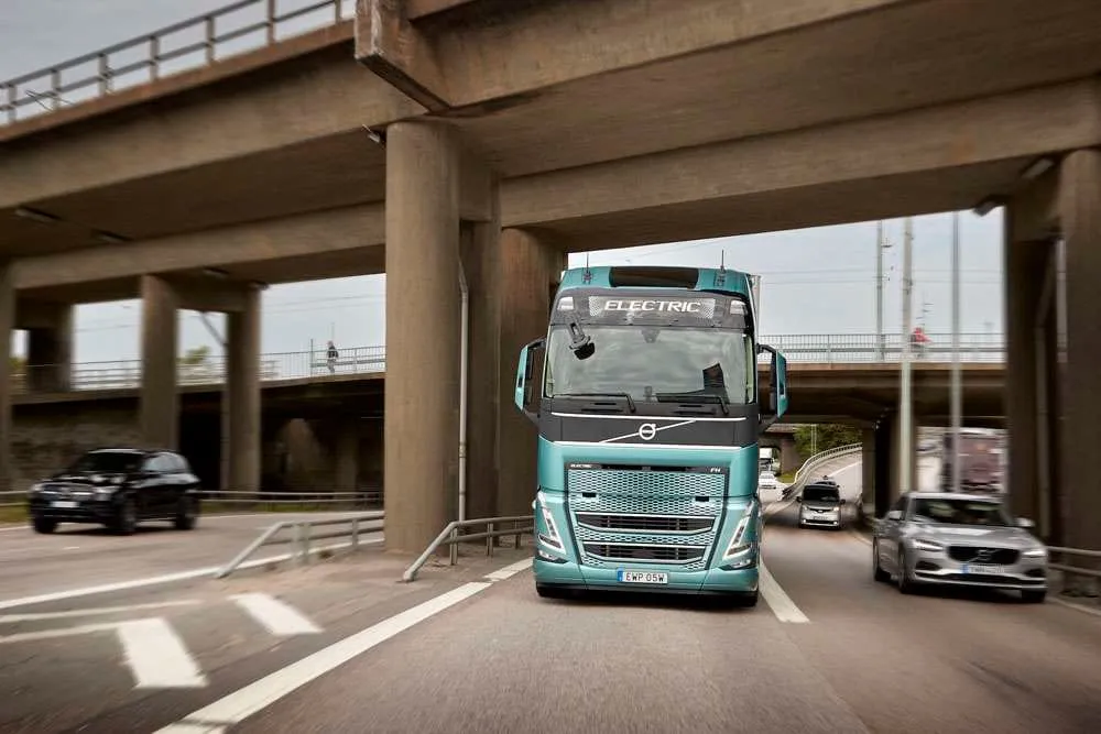 „Volvo“ bendrovei „Amazon“ Vokietijoje pristatys 20 elektrinių sunkvežimių