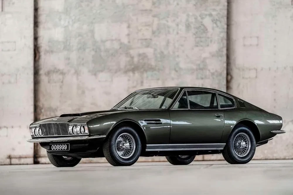 Aktoriaus Danielio Craigo pasirinkimas realiame gyvenime buvo Aston Martin V12 Vantage Rodster (Gamintojo nuotr.) Papasakojo, ką perka išskirtinių automobilių mėgėjai: ant svarstyklių gula istorija