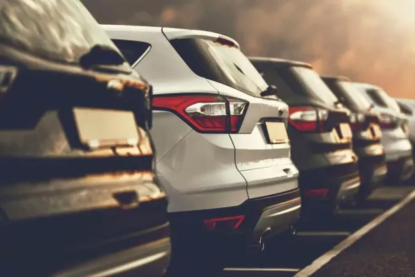 Kai automobilis yra svarbus verslo įrankis – pirkti, nuomotis ar mokėti abonementą?