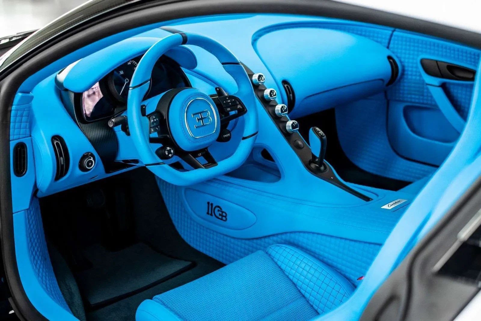Paskutinis iš dešimties „Bugatti Centodieci” pristatytas savininkui