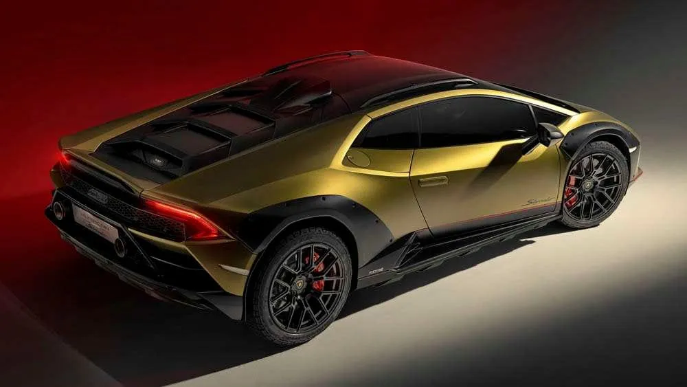„Lamborghini Huracan Sterrato”: padidinta prošvaisa, sustiprinta kėbulo apsauga