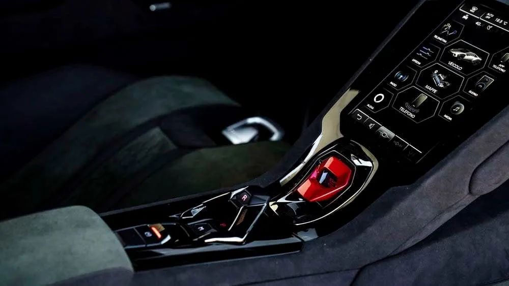 „Lamborghini Huracan Sterrato”: padidinta prošvaisa, sustiprinta kėbulo apsauga