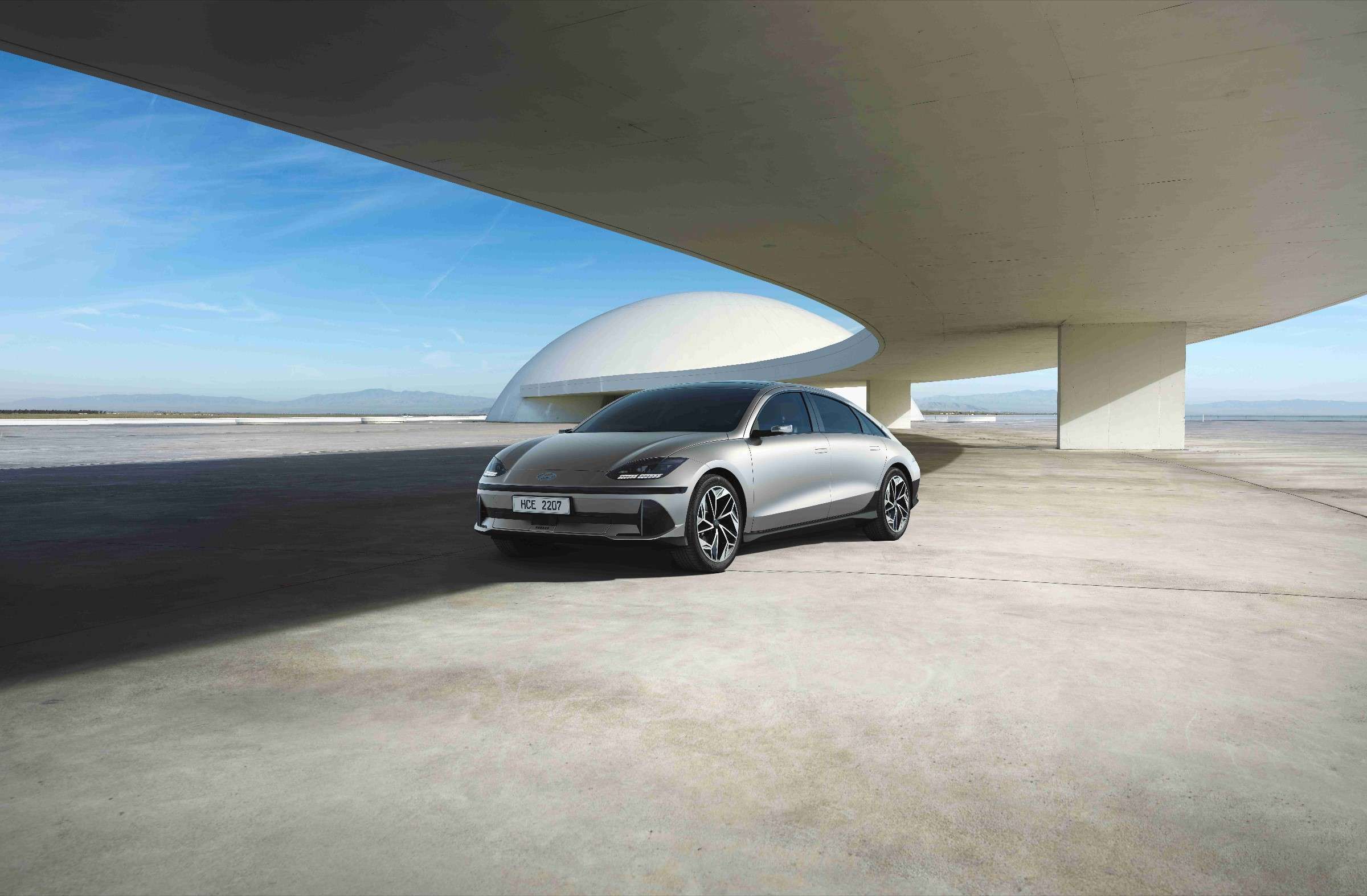 Atskleidė skaičius: elektromobilis „Hyundai Ioniq 6“ viena įkrova įveiks įspūdingą atstumą