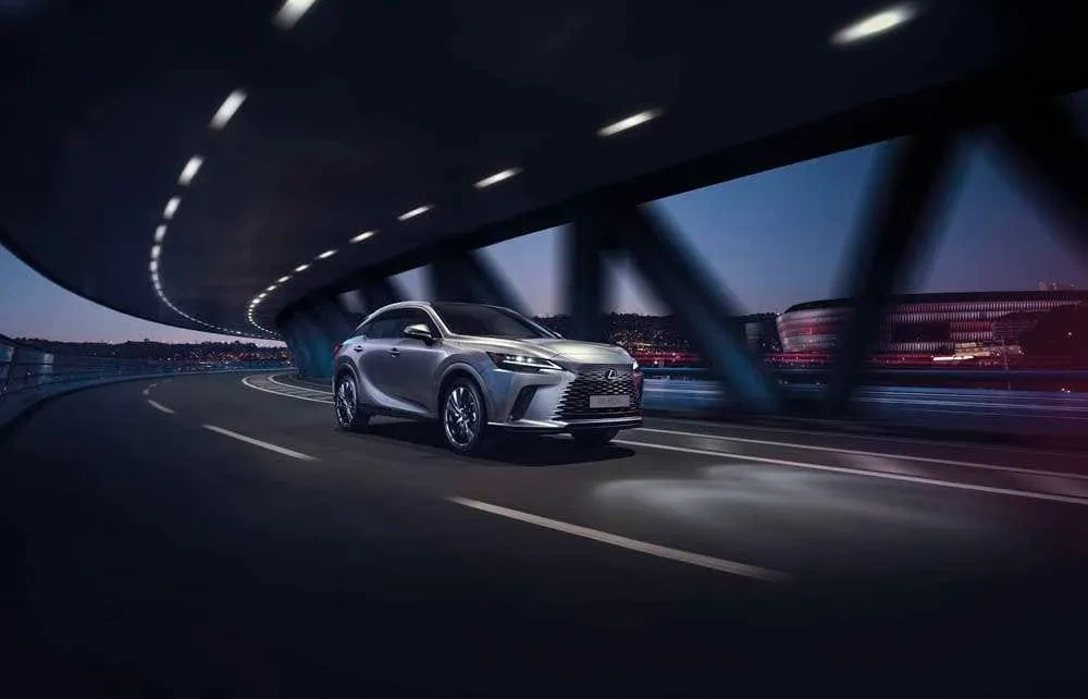 Naujasis „Lexus RX“ gavo aukščiausią įvertinimą už saugumą