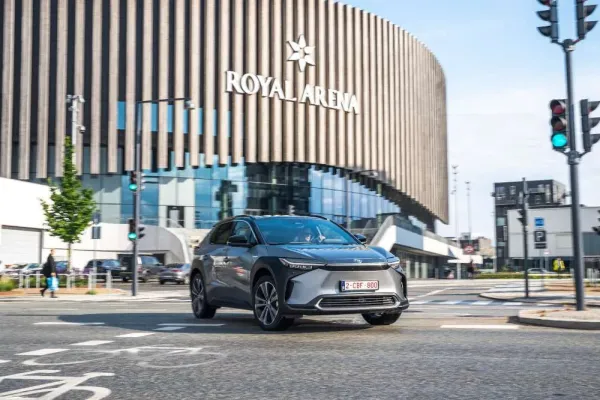 Lietuvoje pradėta visiškai elektrinio „Toyota bZ4X“ prekyba