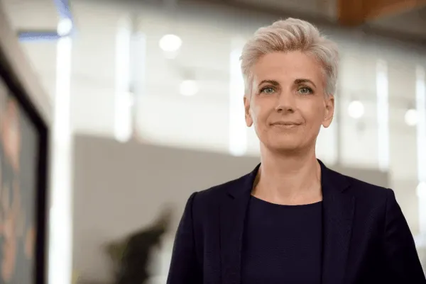 Ekspertė: siekiant populiarinti elektromobilius, būtina plėtoti krovos stotelių tinklą ir skirti didesnę paramą