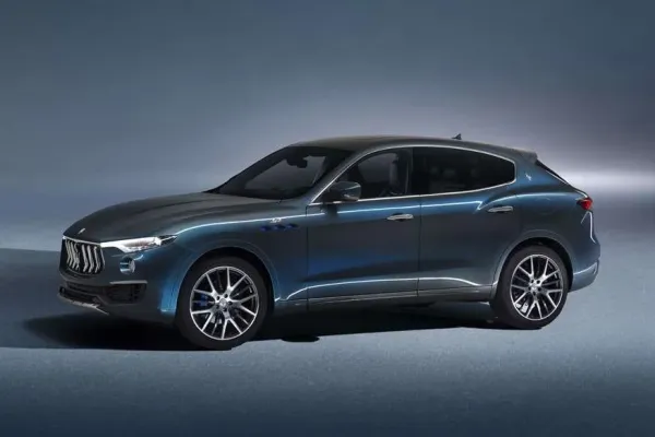 Naujos kartos "Maserati Levante" gali turėti 755 AG jėgainę