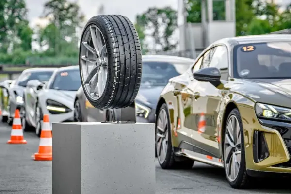 „Auto Bild Sportscars“ ekspertai geriausiomis pripažino „Continental SportContact 7“ padangas