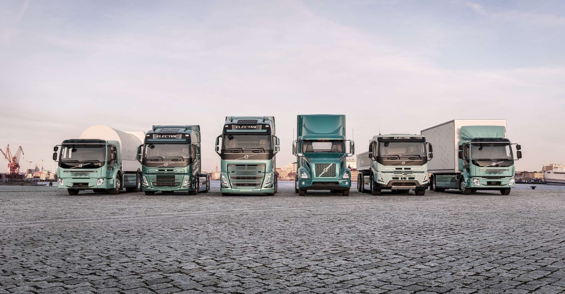 „Volvo“ pirmauja augančioje elektrinių sunkvežimių rinkoje