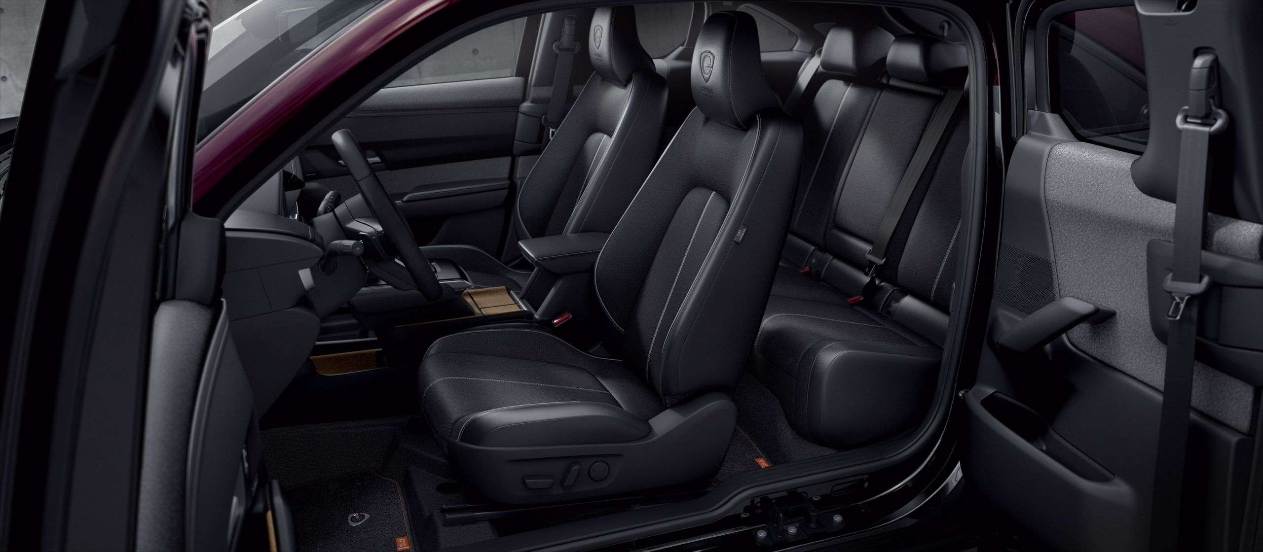 „Mazda MX-30 e-Skyactiv R-EV“ hibridas sugriežtintuose „Euro NCAP“ saugumo bandymuose gavo aukščiausią įvertinimą