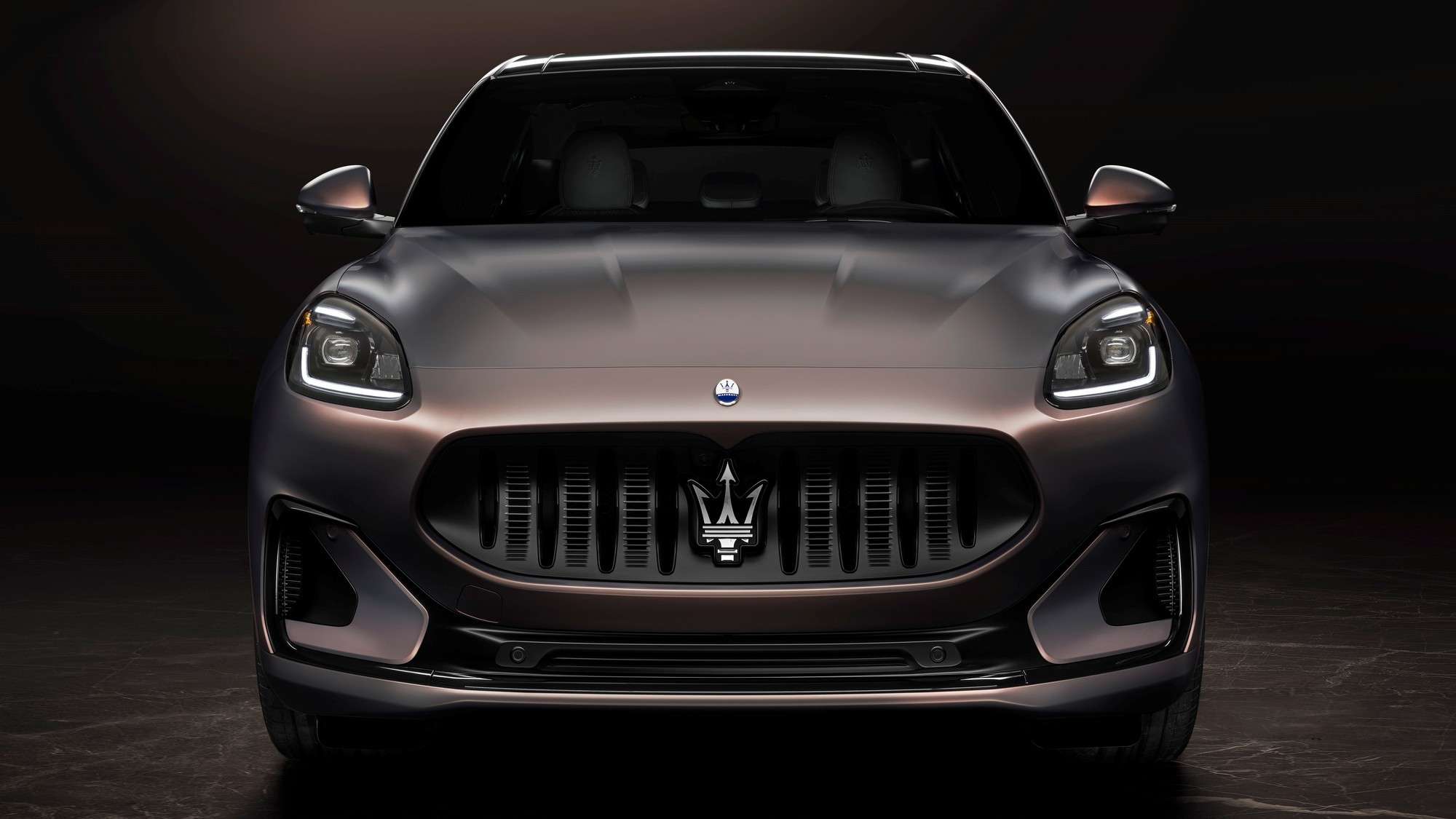 "Maserati Grecale Folgore" elektrinis krosoveris: beveik 2,5 tonos svorio ir 500 km vienu įkrovimu