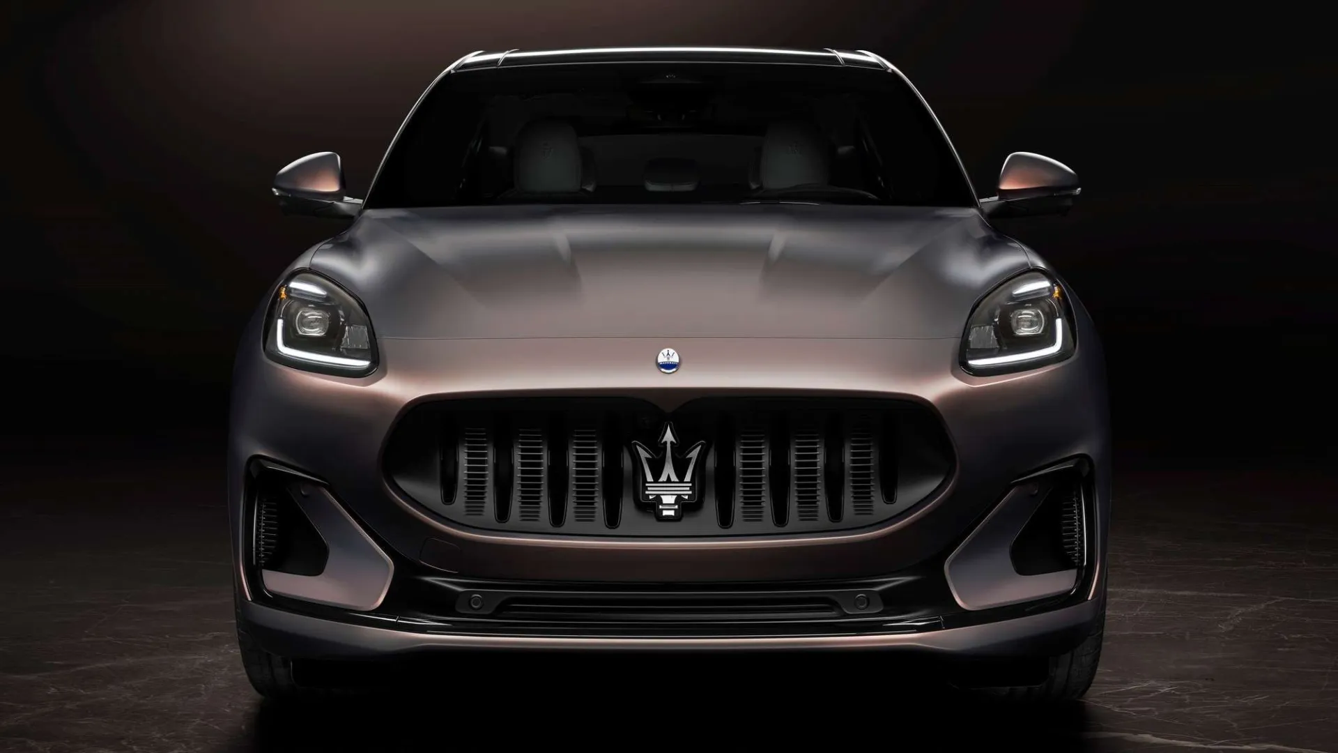„Maserati Grecale Folgore” elektrinis krosoveris: beveik 2,5 tonos svorio ir 500 km vienu įkrovimu