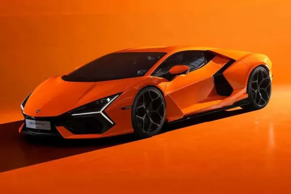 "Aventador" įpėdinis: "Lamborghini Revuelto"