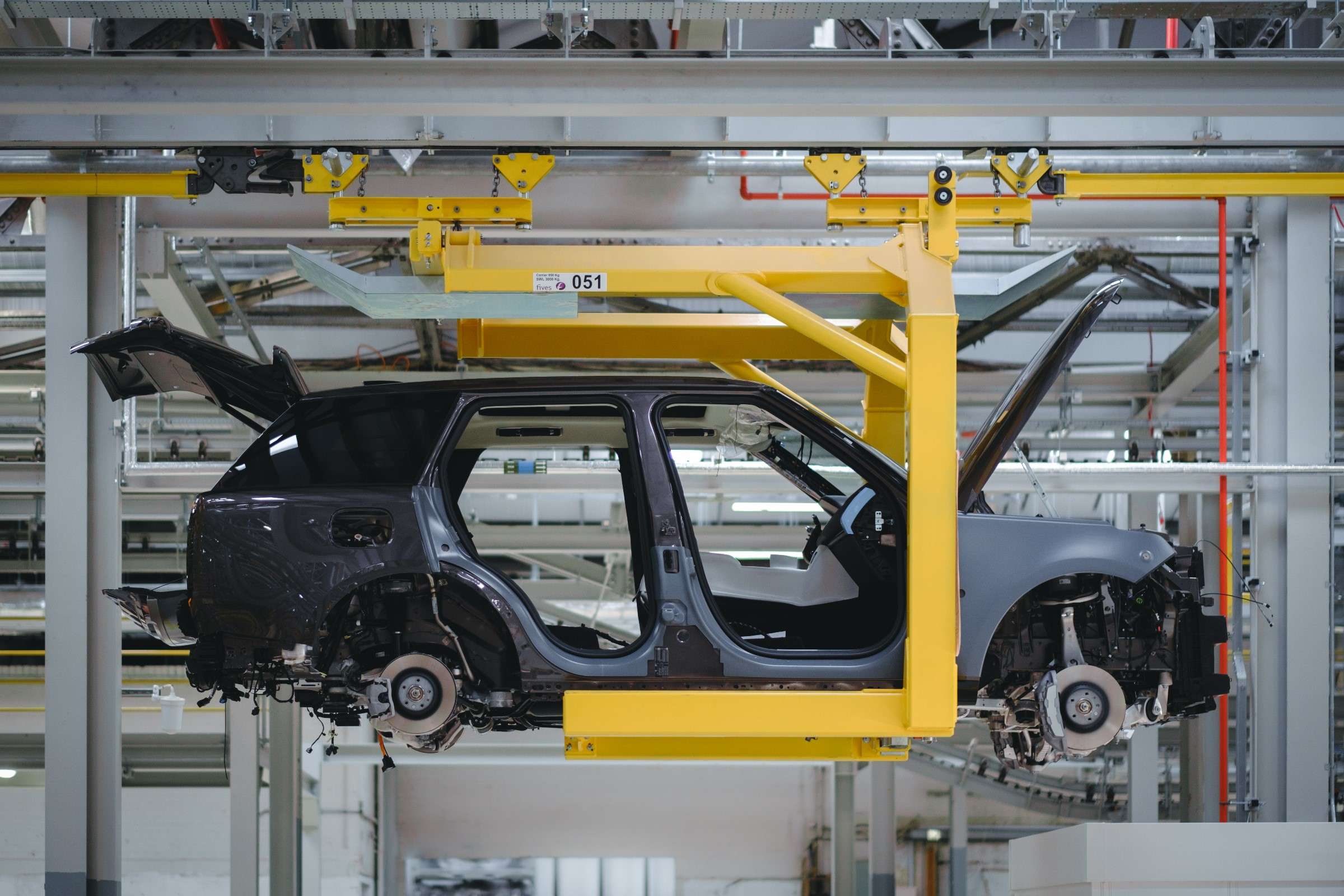 „Jaguar Land Rover“ suplanavo milijardines investicijas į elektrifikavimą – pirmasis pasirodys prabangus GT modelis
