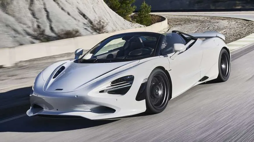 „McLaren 750S”- superautomobilis su atnaujintu varikliu ir pertvarkyta važiuokle