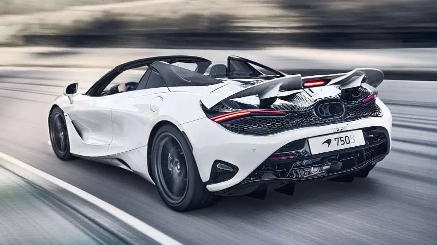„McLaren 750S”- superautomobilis su atnaujintu varikliu ir pertvarkyta važiuokle
