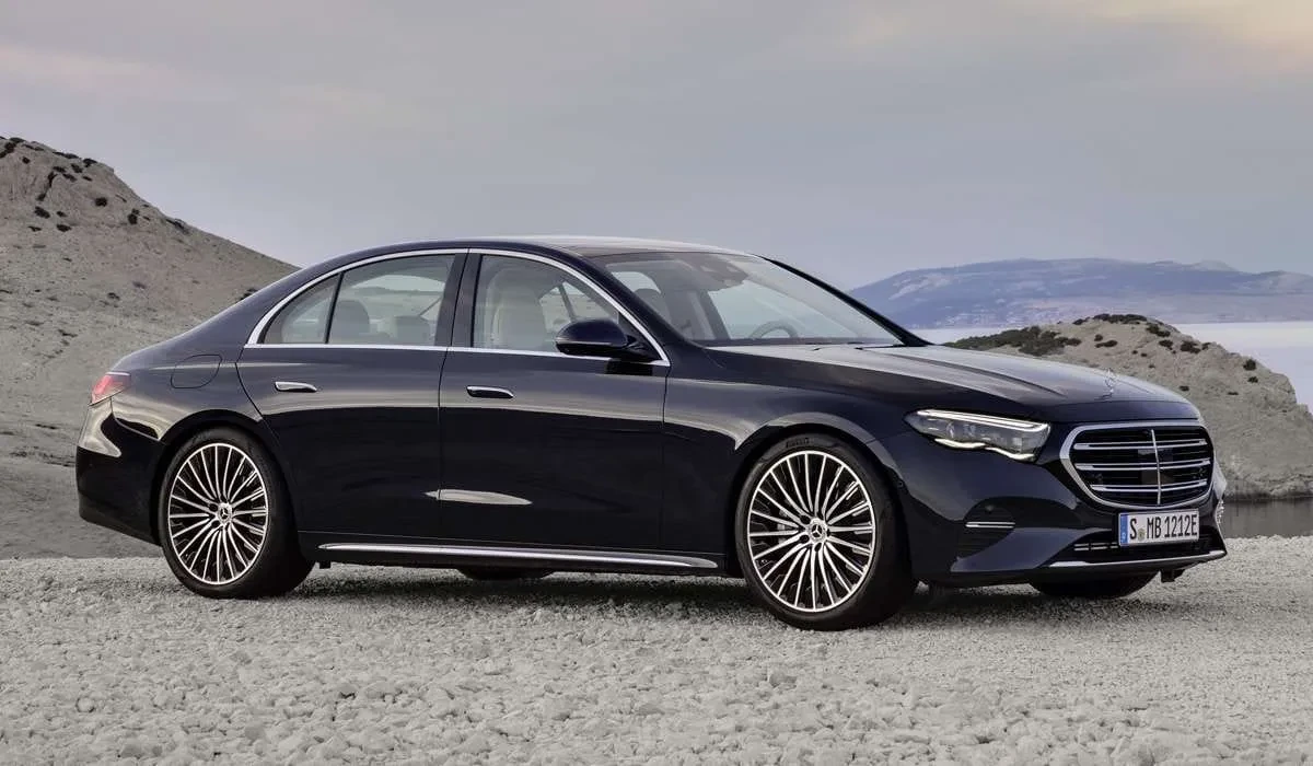Pristatytas naujas E klasės „Mercedes-Benz” W214