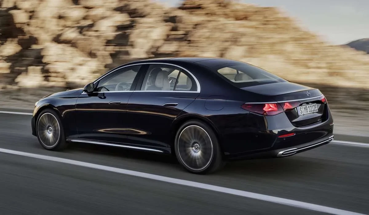 Pristatytas naujas E klasės „Mercedes-Benz” W214