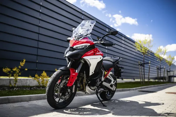 Paaiškino, kodėl „Ducati Multistrada V4S“ tapo pirmuoju Lietuvos „Metų motociklu 2023“