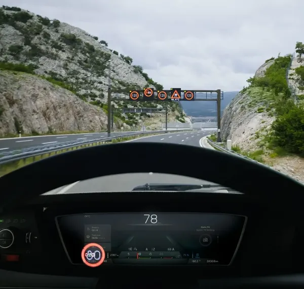 „Volvo Trucks“ pristato naujas saugumo sistemas