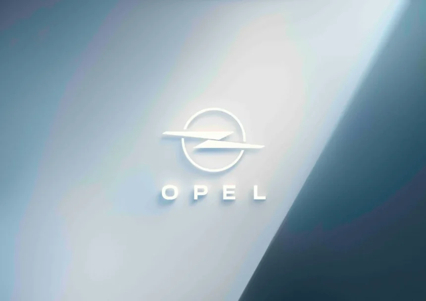 „Opel“ pristato naują kultinio „Žaibo“ emblemą
